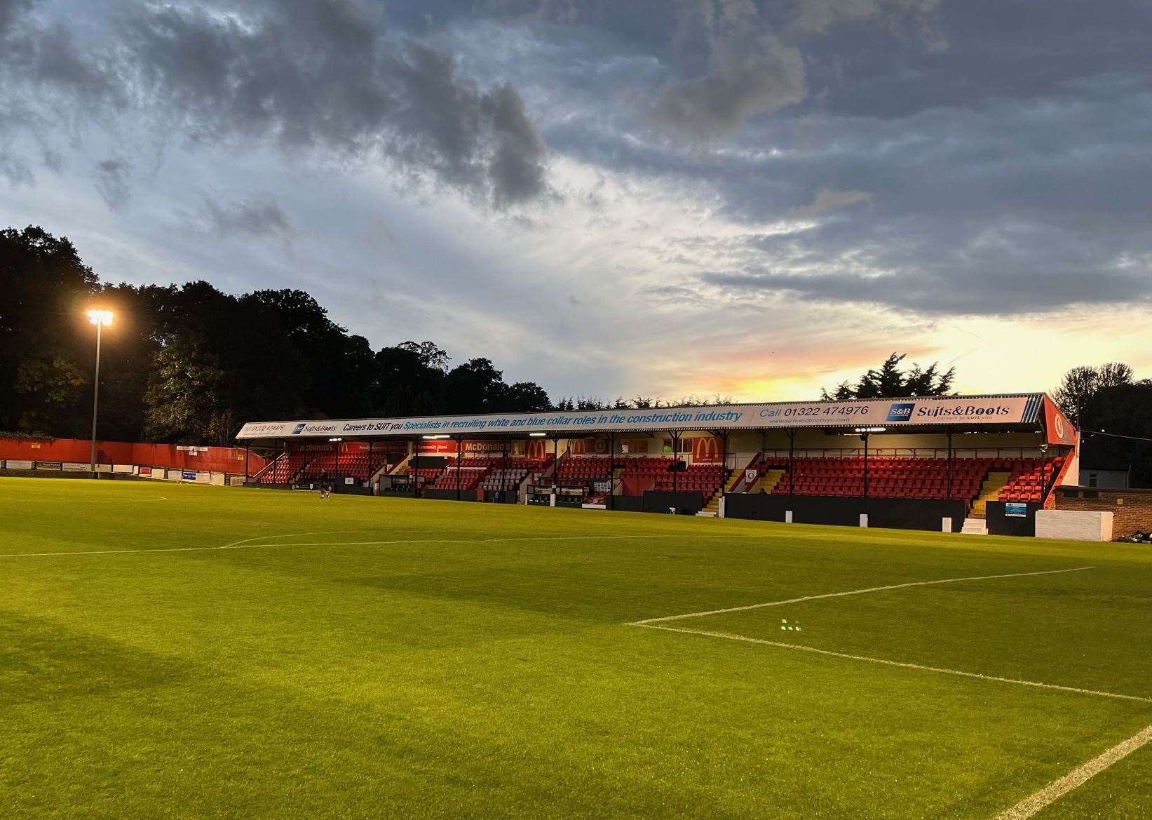 Welling United v Carshalton Athletic