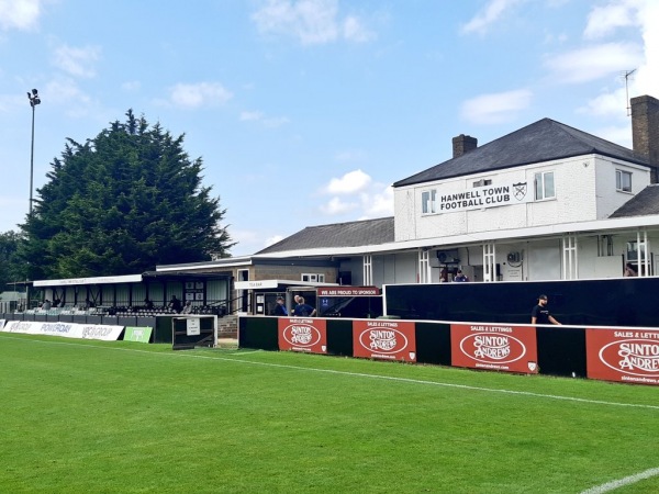 Hanwell Town v Evesham United